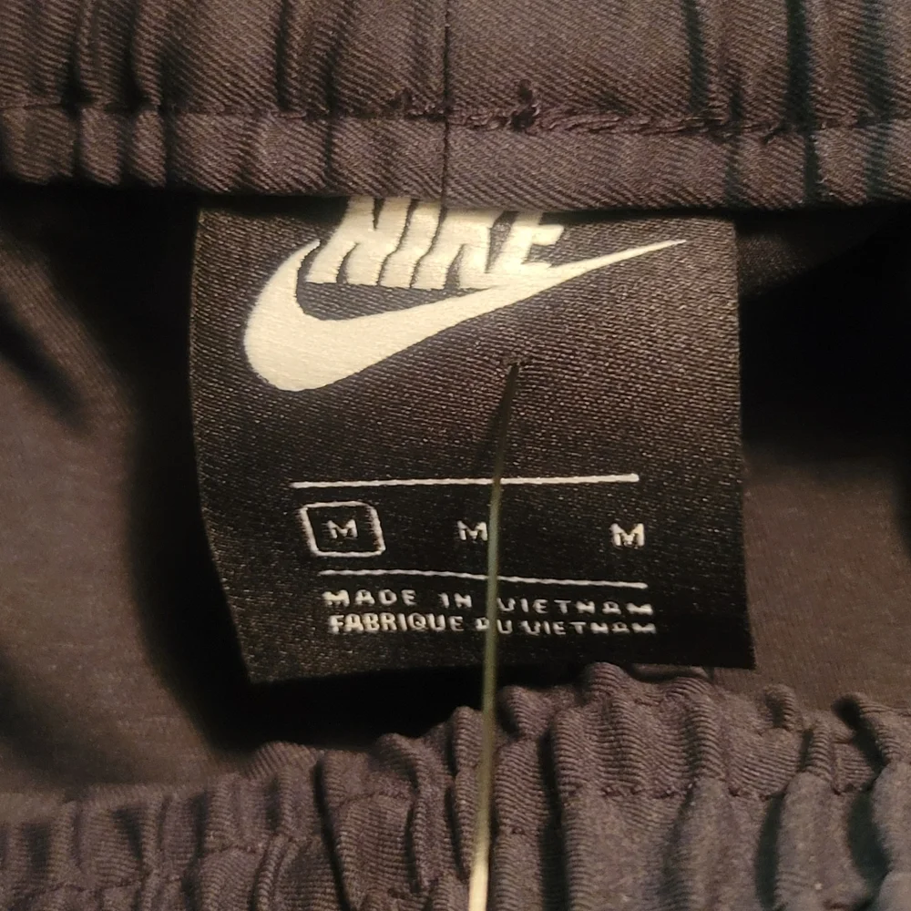 Women's Nike Sportswear Swoosh High Rise Cargo Shorts, Black - Medium - Picture 10 of 12